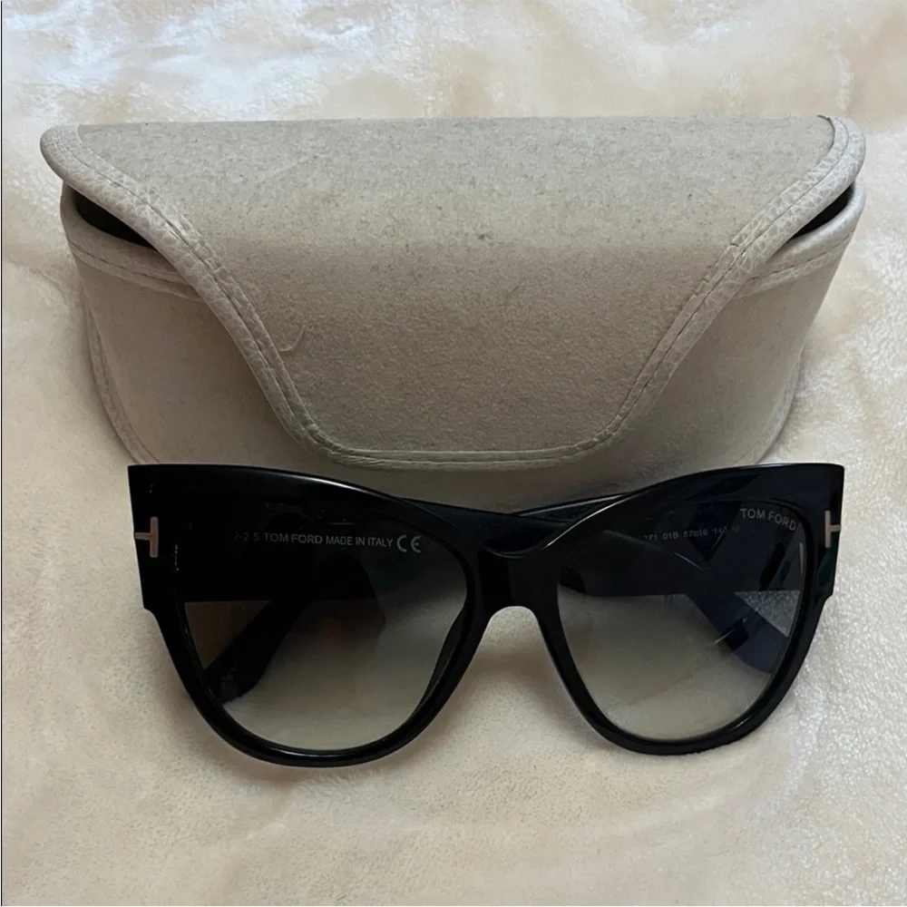 Tom Ford Black Sunglasses with Gold Accents - Picture 2 of 3